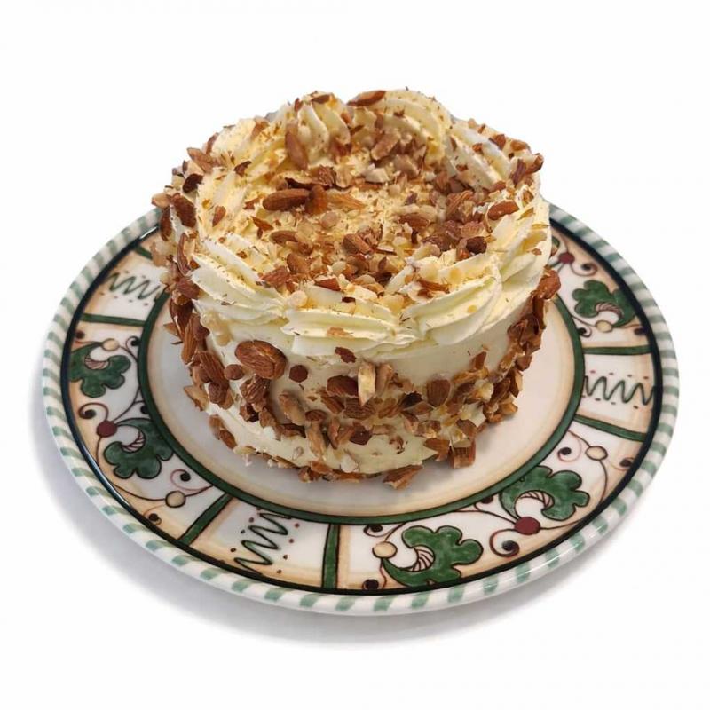 Ananas Bademli Yaş Pasta